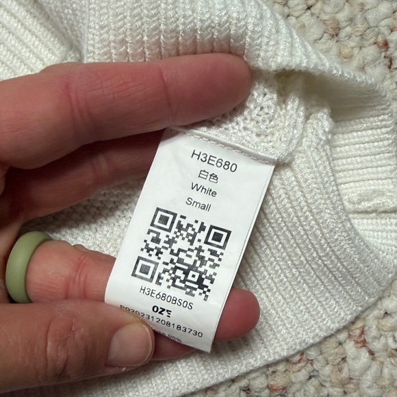 White Sleeveless Knit Top Size Small - Picture 2 of 5